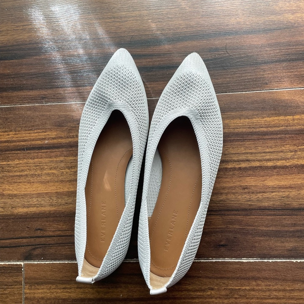 White Pointed-Toe Flats. Everlane the 40 hour Re-Knit. Size 6. So comfortable!! - Picture 4 of 6